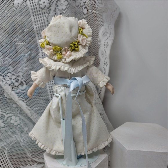 Avon Porcelain 1983 Cloth Dot Dress With Stand - Picture 6 of 10